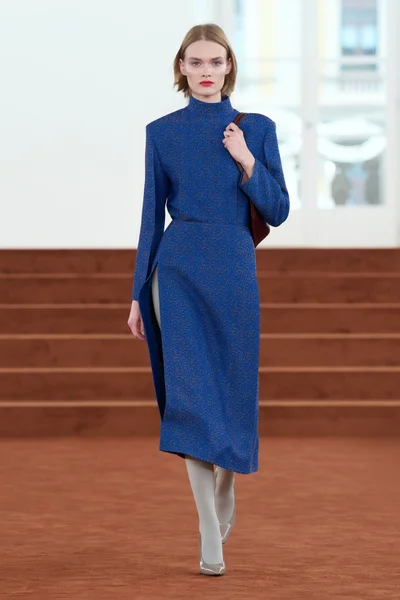 Look 10